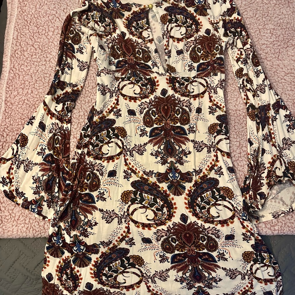 VENUS Paisley Print Bell Sleeve Midi Dress